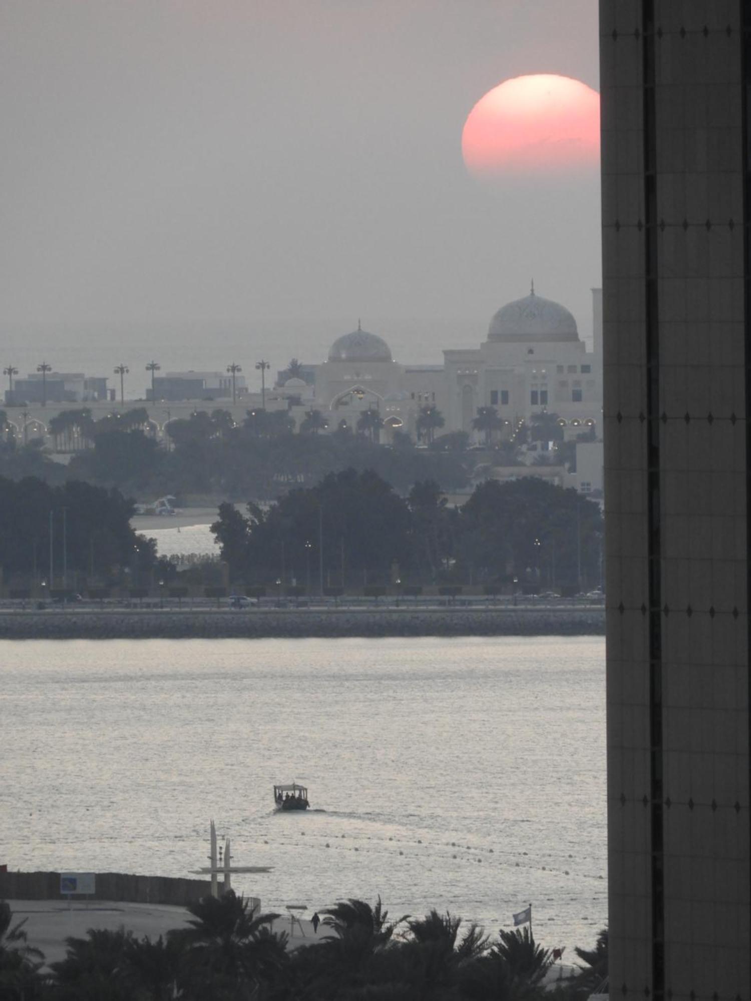 A Tribe Together Sea Views - Corniche,khalidiya Homestay