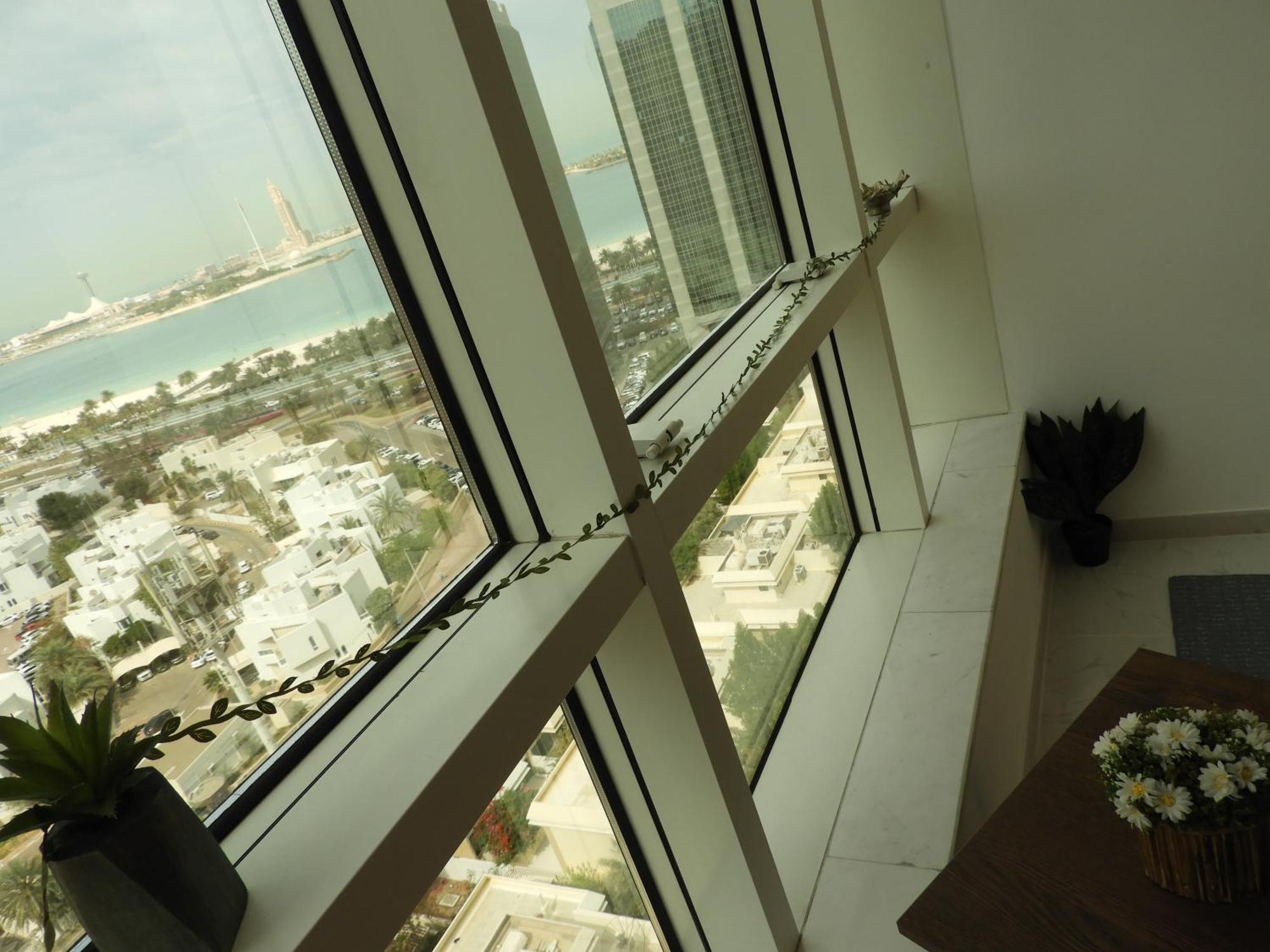 A Tribe Together Sea Views - Corniche,khalidiya *