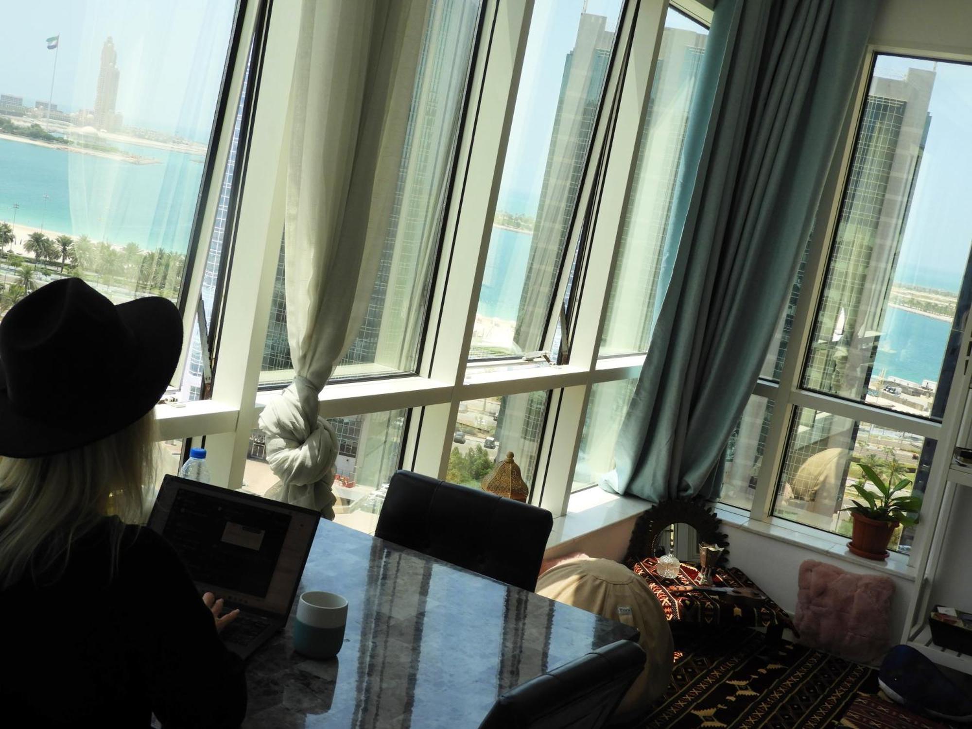 A Tribe Together Sea Views - Corniche,khalidiya *