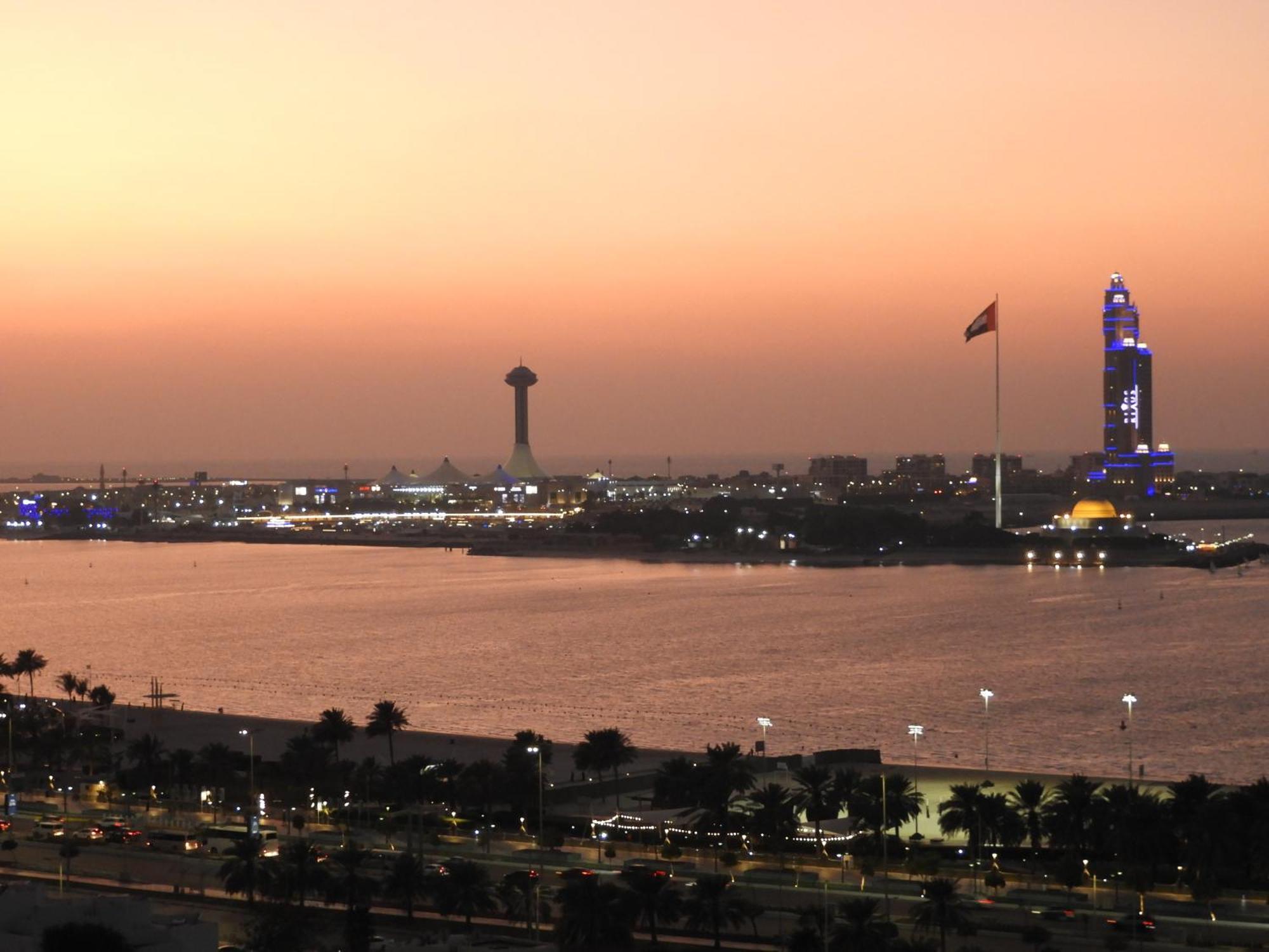 A Tribe Together Sea Views - Corniche,khalidiya Hospedagem domiciliar *